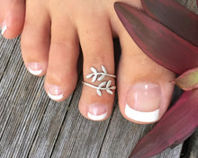 Load image into Gallery viewer, Leaf Wrap Bypass Toe Ring - Tribal Waves Silver